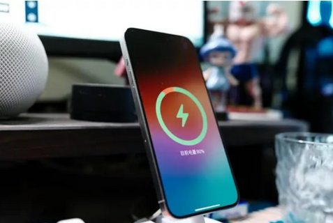 聂拉木苹果15换屏服务分享用什么充电器给iPhone15充电更好 